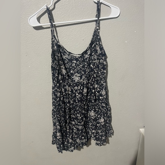 Brandy Melville Black & Ivory Tiered Floral Summer‎ Dress - Picture 2 of 3